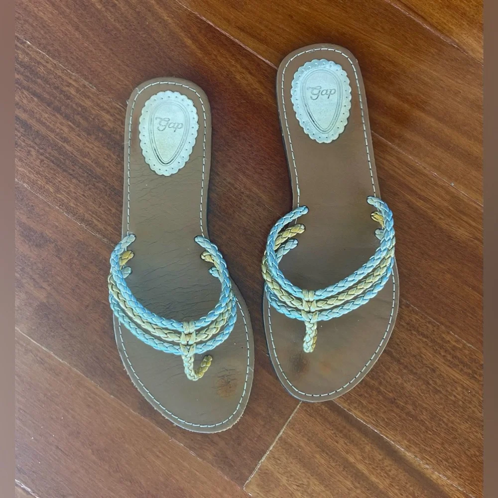 GAP KIDS GIRLS SANDALS SLIPPERS GOLD / SILVER SZ 3/4